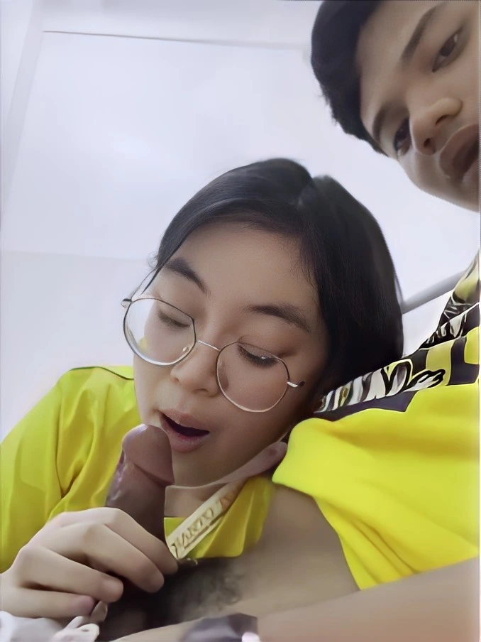 Bokep Indo | Cewe Chindo Kacamata Suka Nelan Sperma