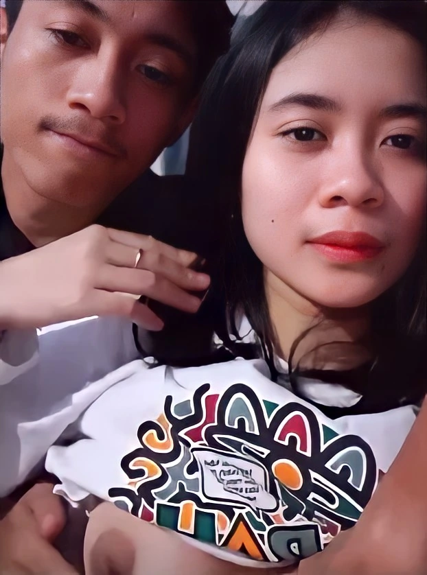 Bokep Indo | Remes Toket Kenyal Ayang di Ruang Tamu