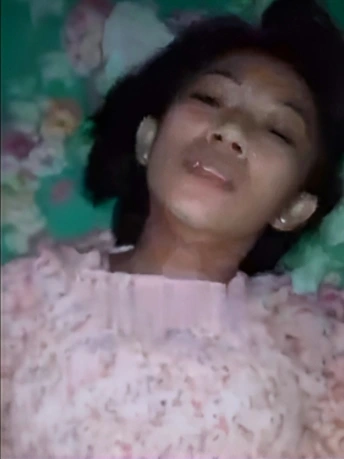 Bokep Indo | Sodok Bocil Perawan Pelan2 Biar g Kesakitan